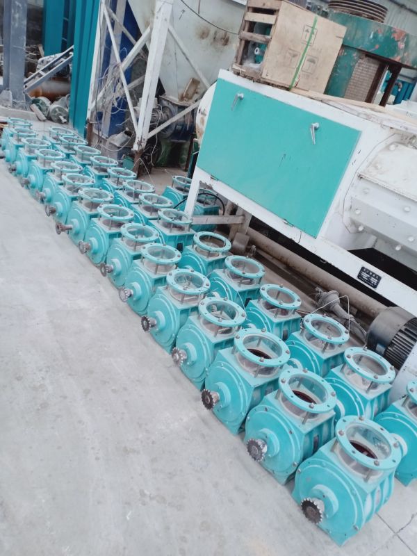 億泰糧油機(jī)械成品庫(kù)房